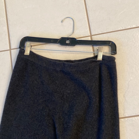 Genuine Cashmere Cropped Pants - Picture 9 of 15